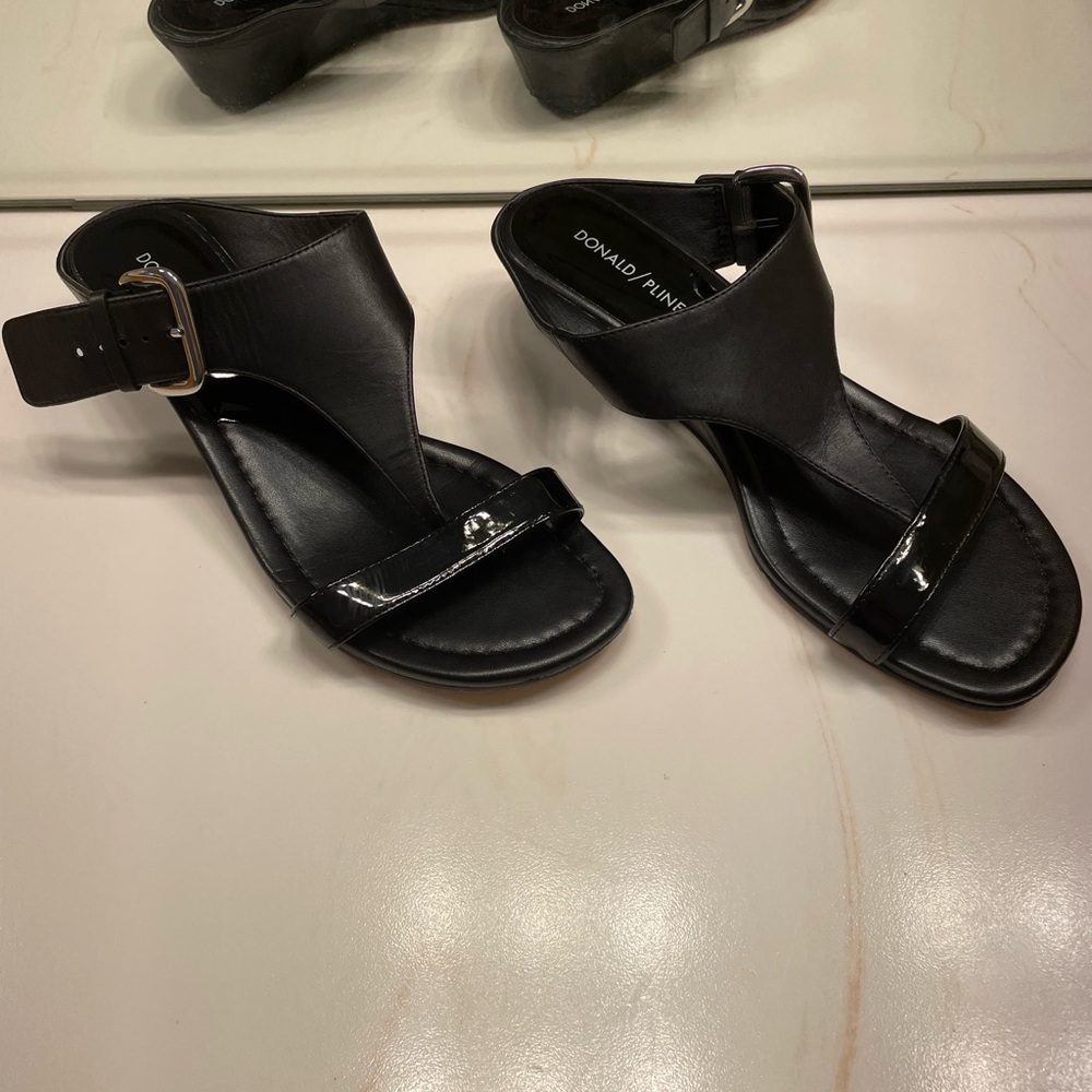 Donald J. Pliner Elegant Black wedge Sandals